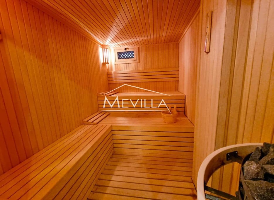 5 soveværelse Villa til salg i Torrevieja med swimmingpool garage - € 1.170.000 (Ref: 9077416)