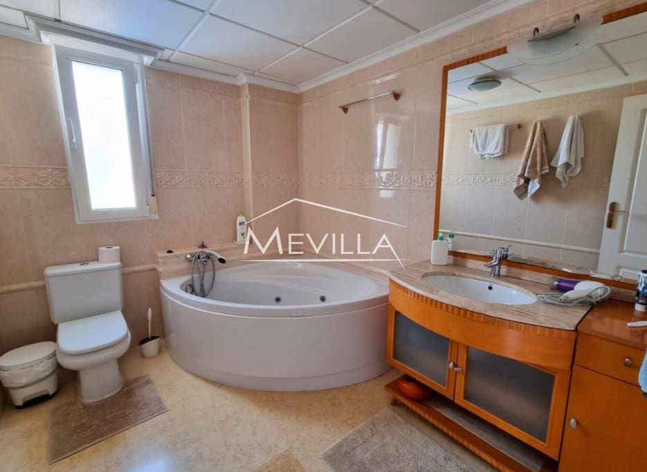 5 soveværelse Villa til salg i Torrevieja med swimmingpool garage - € 1.170.000 (Ref: 9077416)