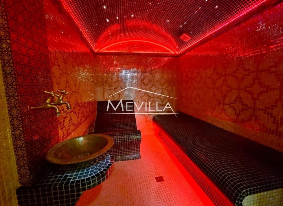 5 soveværelse Villa til salg i Torrevieja med swimmingpool garage - € 1.170.000 (Ref: 9077416)