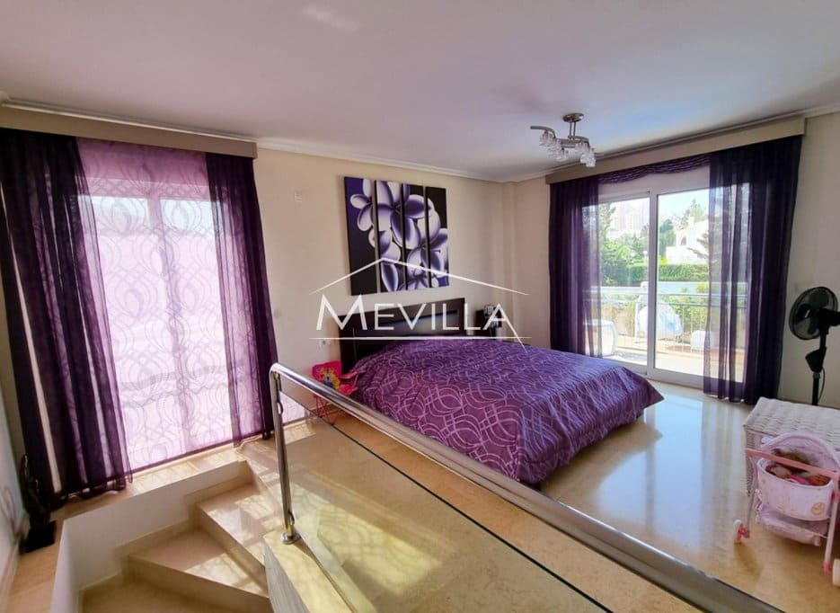 5 soveværelse Villa til salg i Torrevieja med swimmingpool garage - € 1.170.000 (Ref: 9077416)
