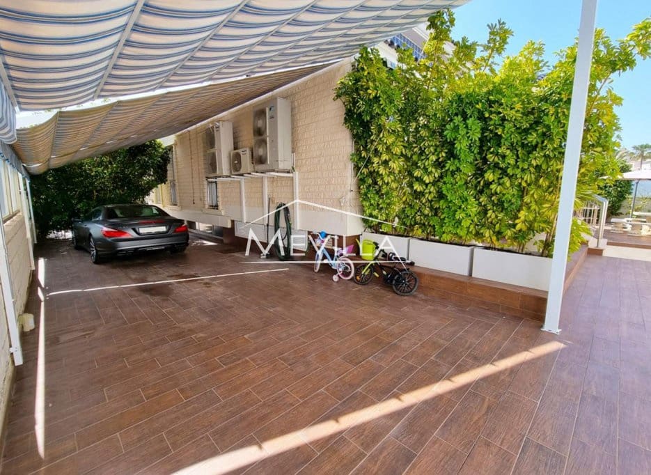 5 soveværelse Villa til salg i Torrevieja med swimmingpool garage - € 1.170.000 (Ref: 9077416)