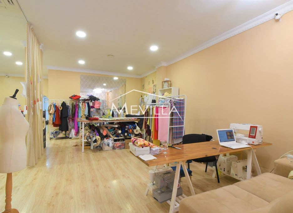 Kaupallinen myytävänä paikassa Torrevieja - 199 000 € (Ref: 9077424)