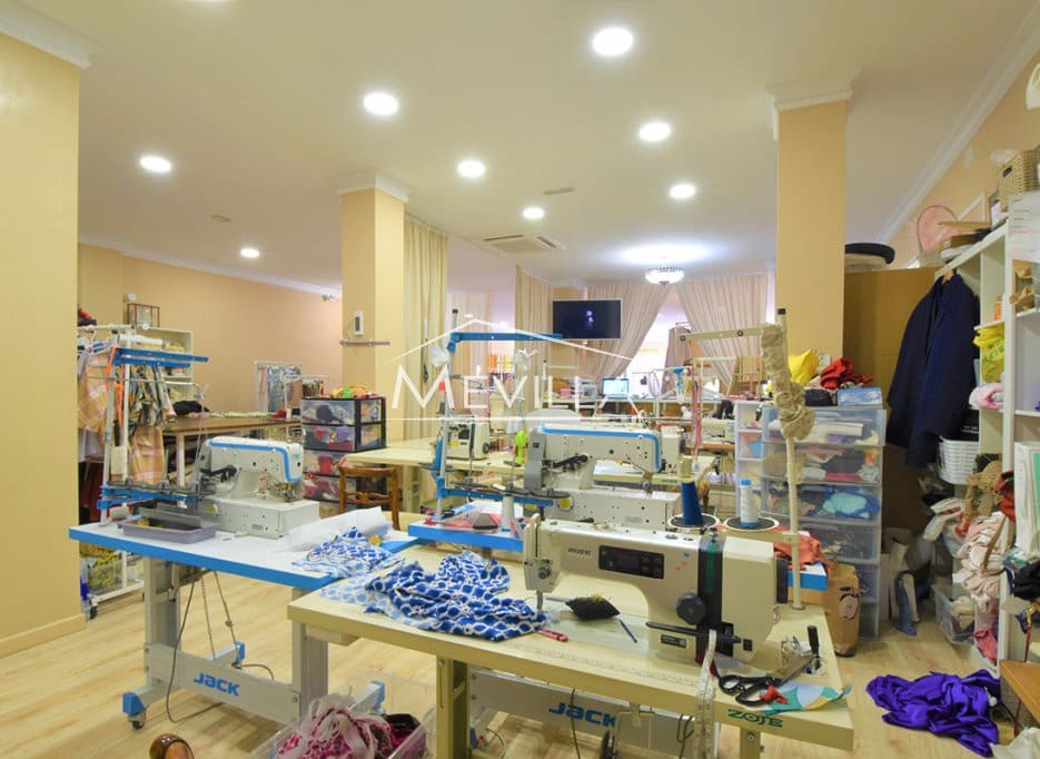 Kaupallinen myytävänä paikassa Torrevieja - 199 000 € (Ref: 9077424)