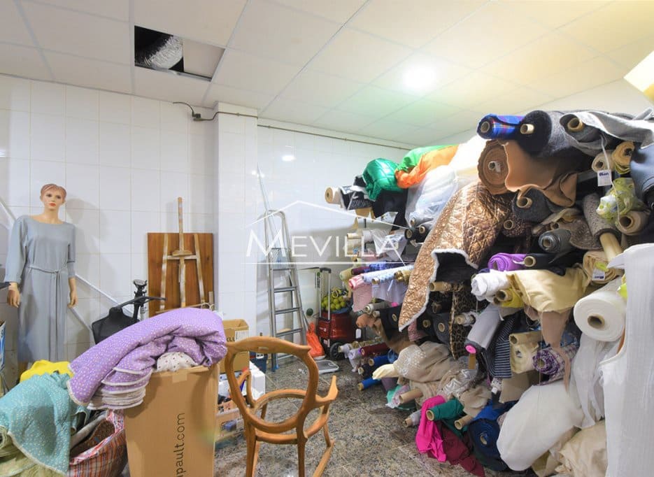 Kaupallinen myytävänä paikassa Torrevieja - 199 000 € (Ref: 9077424)