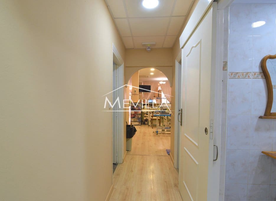 Kaupallinen myytävänä paikassa Torrevieja - 199 000 € (Ref: 9077424)