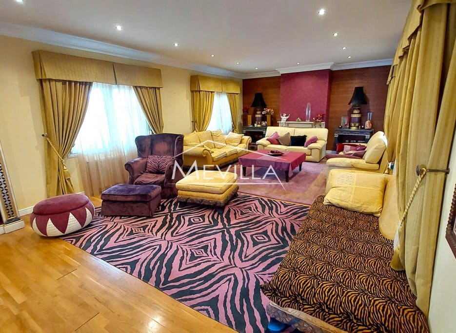 4 bedroom Villa for sale in Torrevieja with pool garage - € 750,000 (Ref: 9077425)