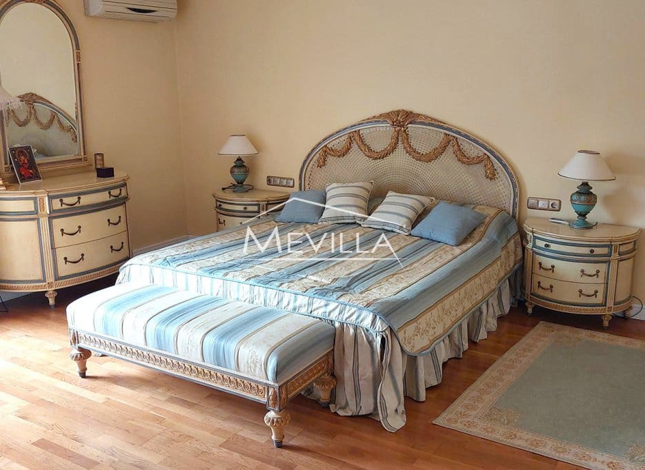 4 bedroom Villa for sale in Torrevieja with pool garage - € 750,000 (Ref: 9077425)