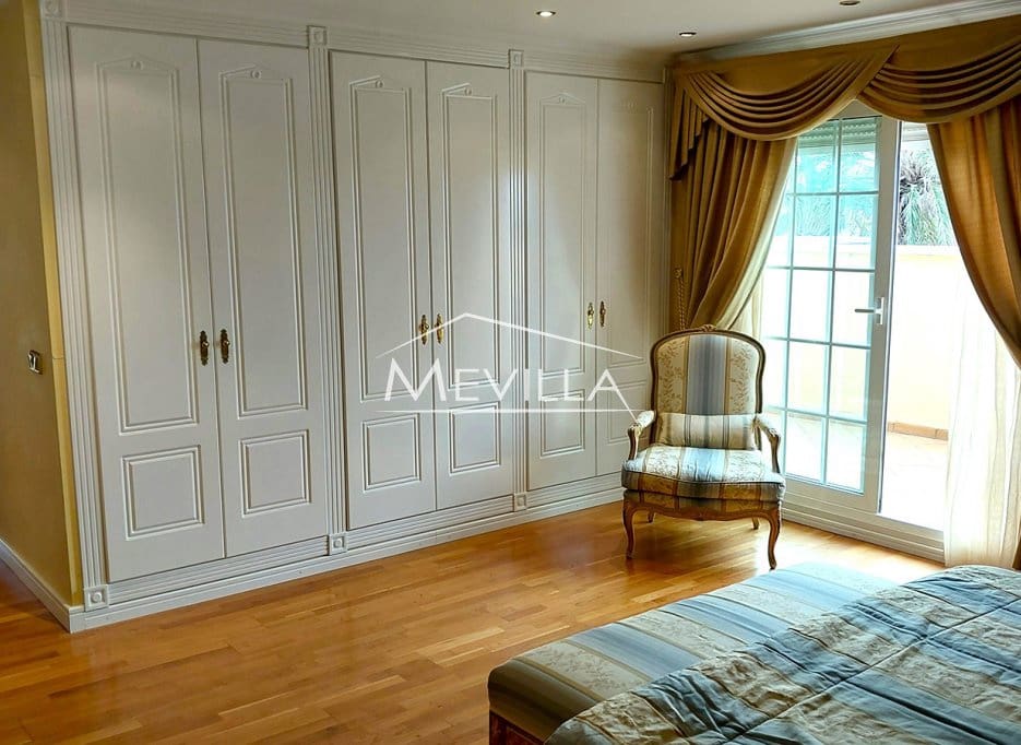 4 bedroom Villa for sale in Torrevieja with pool garage - € 750,000 (Ref: 9077425)