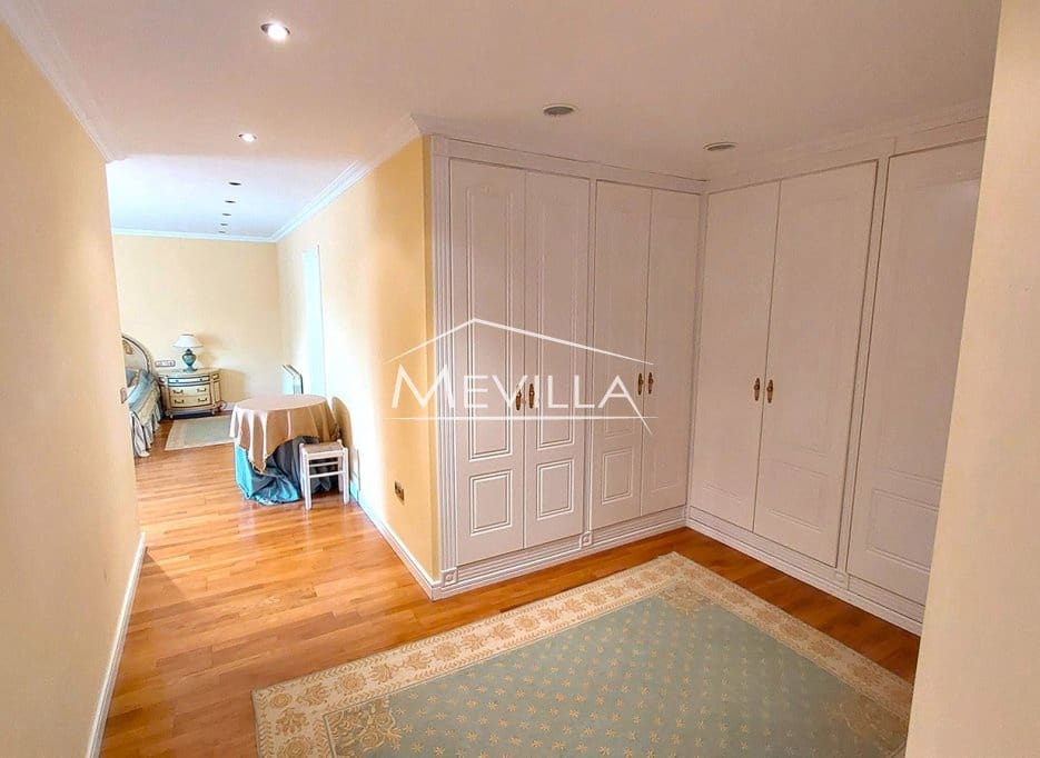 4 bedroom Villa for sale in Torrevieja with pool garage - € 750,000 (Ref: 9077425)