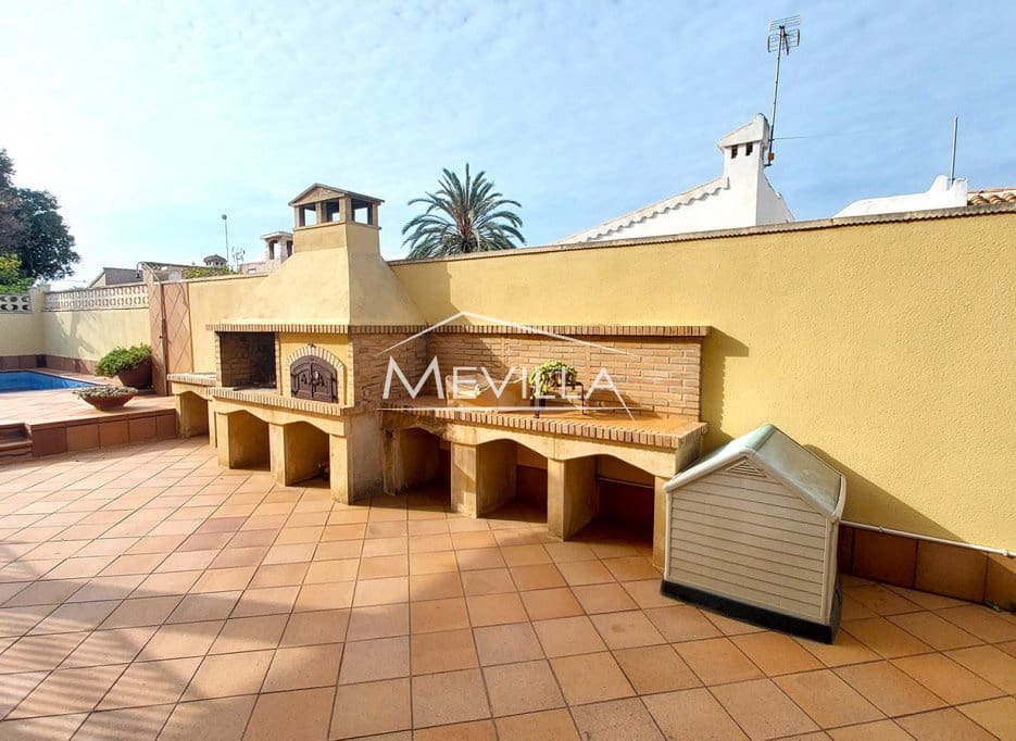 4 bedroom Villa for sale in Torrevieja with pool garage - € 750,000 (Ref: 9077425)