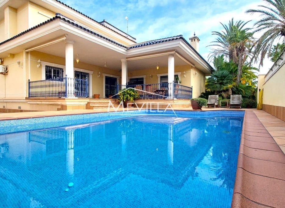 4 bedroom Villa for sale in Torrevieja with pool garage - € 750,000 (Ref: 9077425)