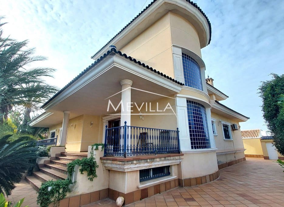 4 bedroom Villa for sale in Torrevieja with pool garage - € 750,000 (Ref: 9077425)
