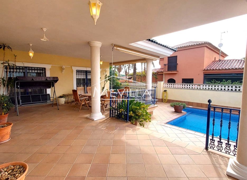 4 bedroom Villa for sale in Torrevieja with pool garage - € 750,000 (Ref: 9077425)