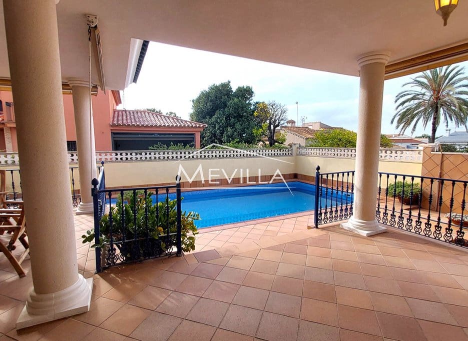 4 bedroom Villa for sale in Torrevieja with pool garage - € 750,000 (Ref: 9077425)
