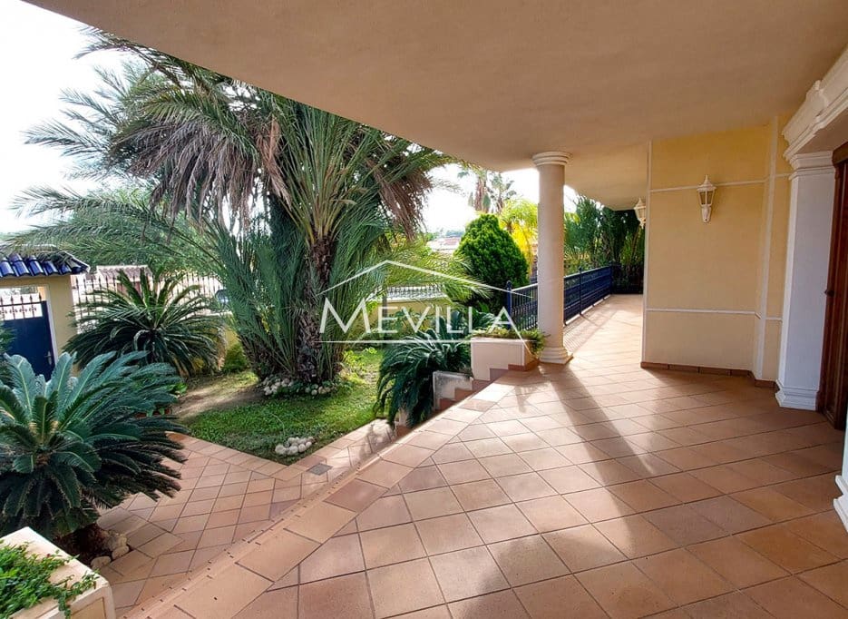 4 bedroom Villa for sale in Torrevieja with pool garage - € 750,000 (Ref: 9077425)
