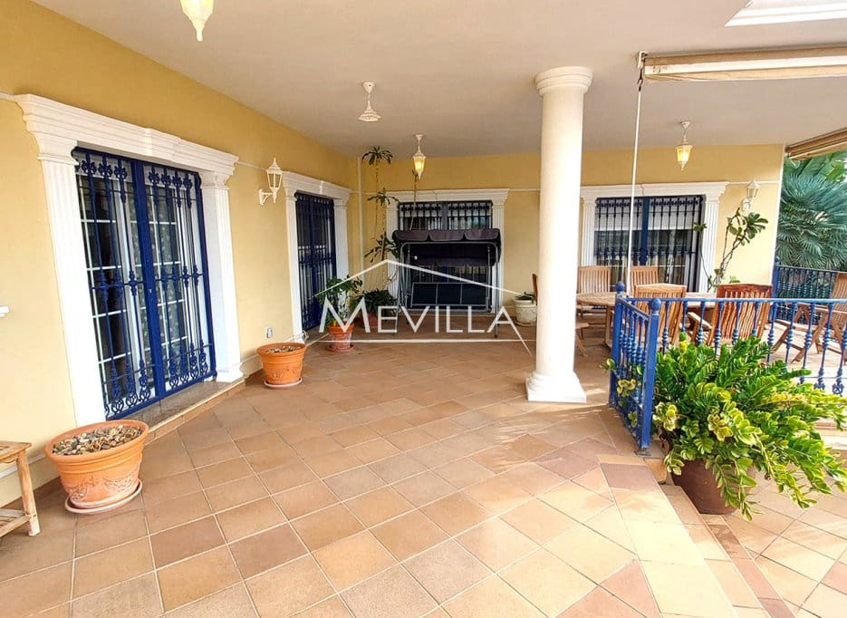 4 bedroom Villa for sale in Torrevieja with pool garage - € 750,000 (Ref: 9077425)
