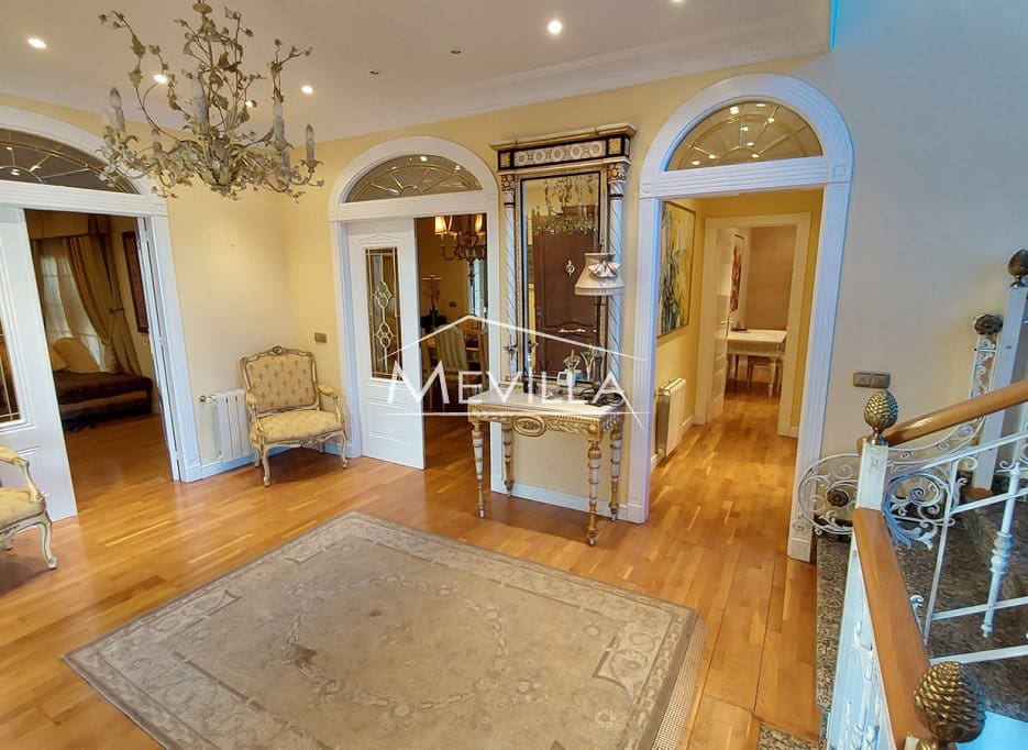 4 bedroom Villa for sale in Torrevieja with pool garage - € 750,000 (Ref: 9077425)