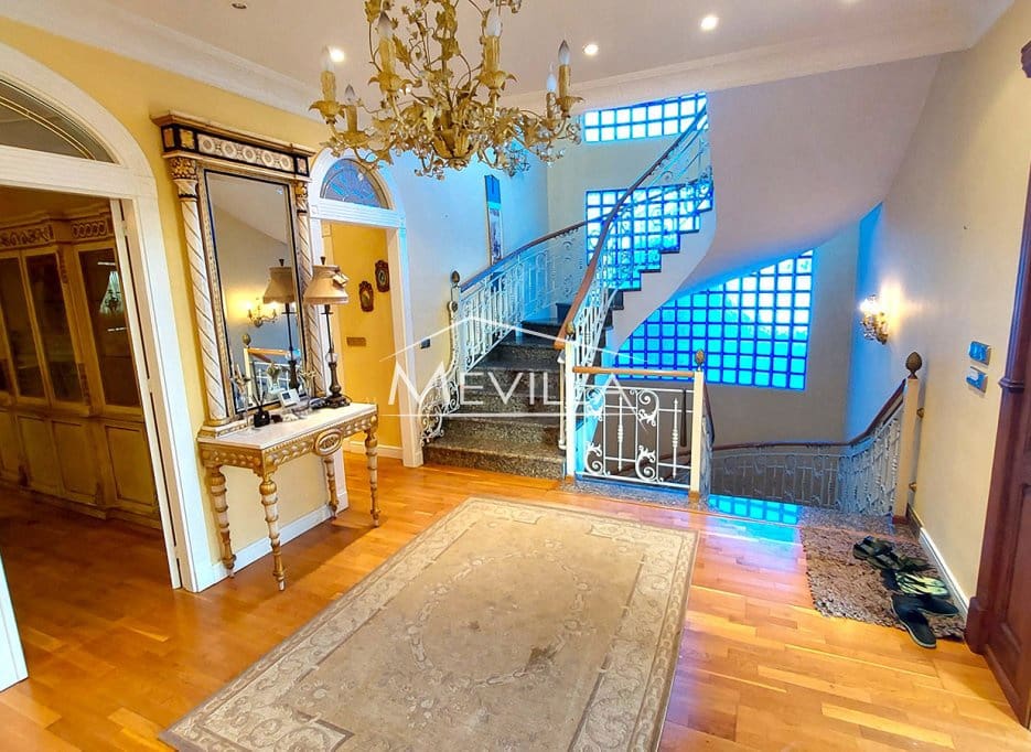 4 bedroom Villa for sale in Torrevieja with pool garage - € 750,000 (Ref: 9077425)