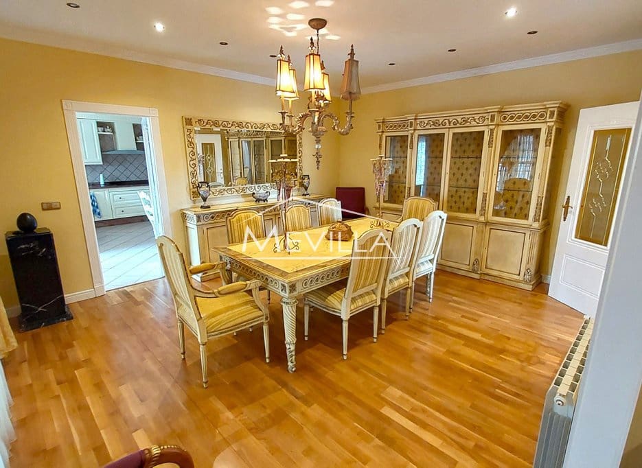 4 bedroom Villa for sale in Torrevieja with pool garage - € 750,000 (Ref: 9077425)