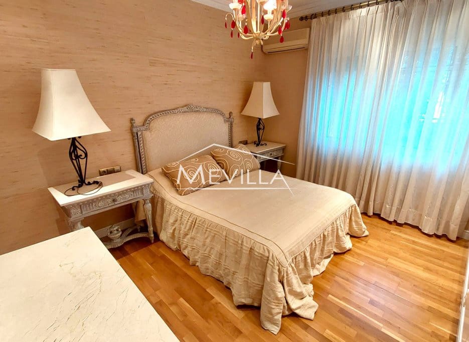 4 bedroom Villa for sale in Torrevieja with pool garage - € 750,000 (Ref: 9077425)