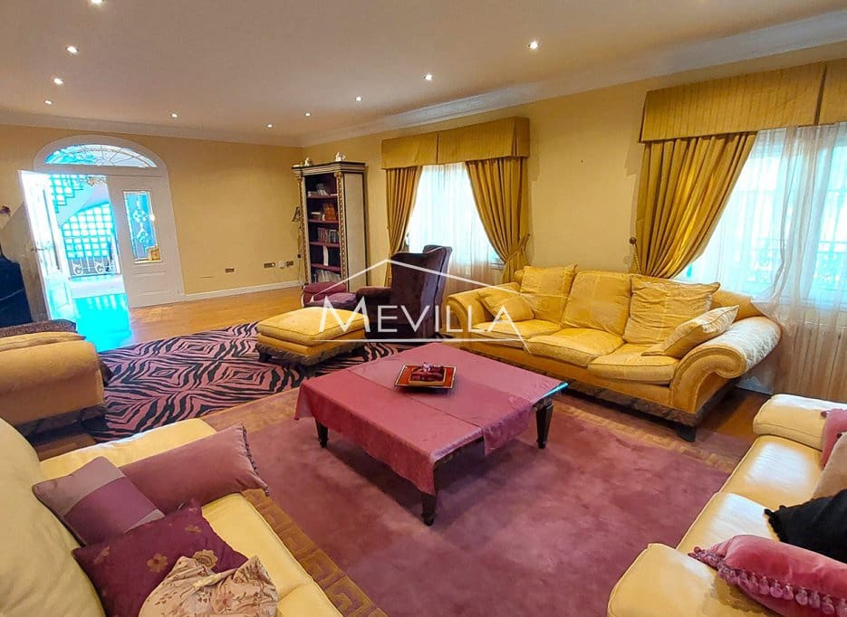 4 bedroom Villa for sale in Torrevieja with pool garage - € 750,000 (Ref: 9077425)