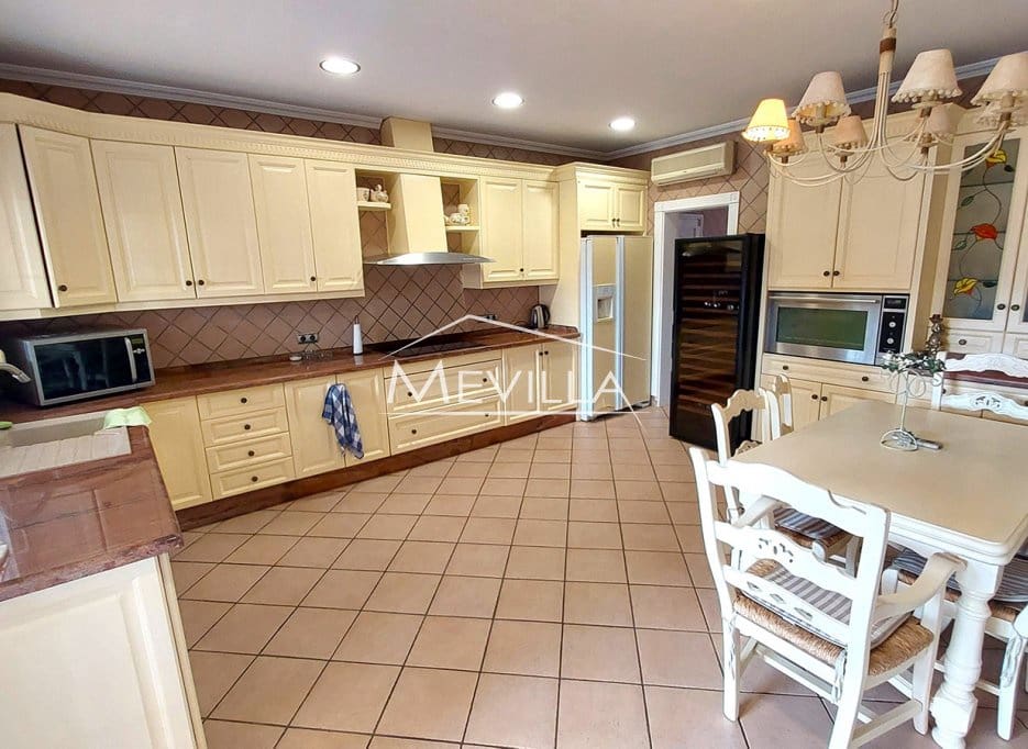 4 bedroom Villa for sale in Torrevieja with pool garage - € 750,000 (Ref: 9077425)