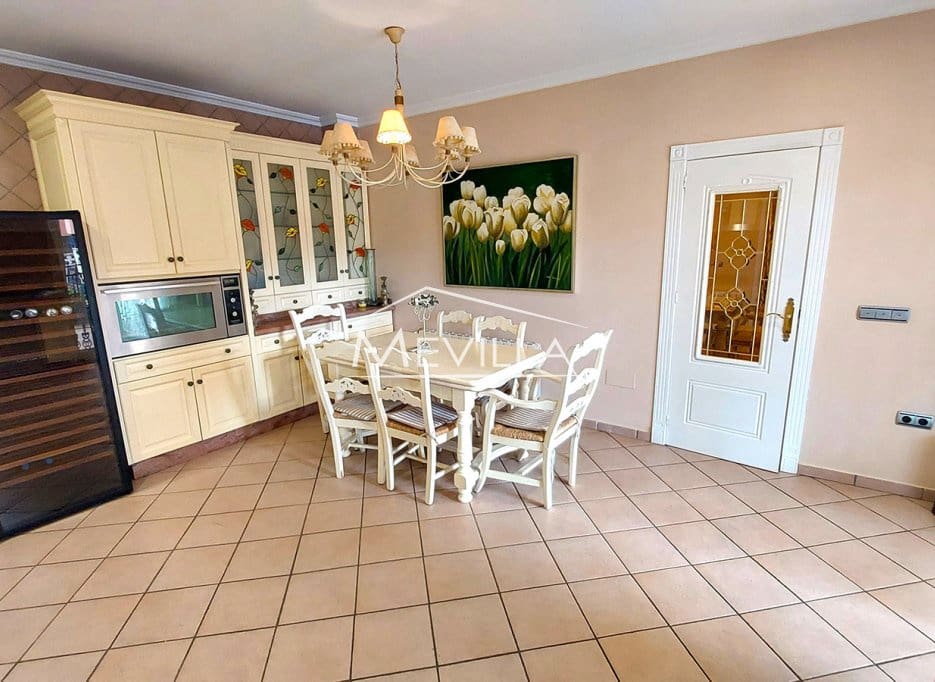 4 bedroom Villa for sale in Torrevieja with pool garage - € 750,000 (Ref: 9077425)