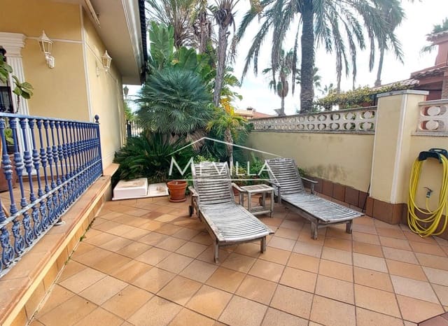 4 Zimmer Villa zu verkaufen in Torrevieja mit Pool Garage - 750.000 € (Ref: 9077425)