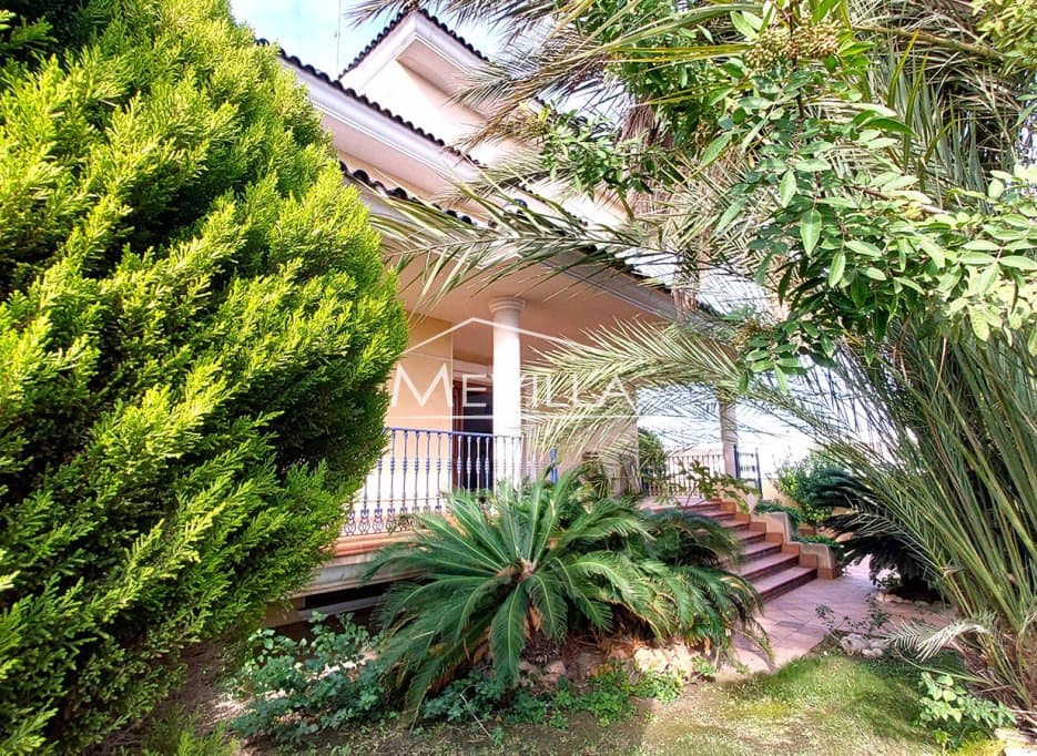 4 bedroom Villa for sale in Torrevieja with pool garage - € 750,000 (Ref: 9077425)