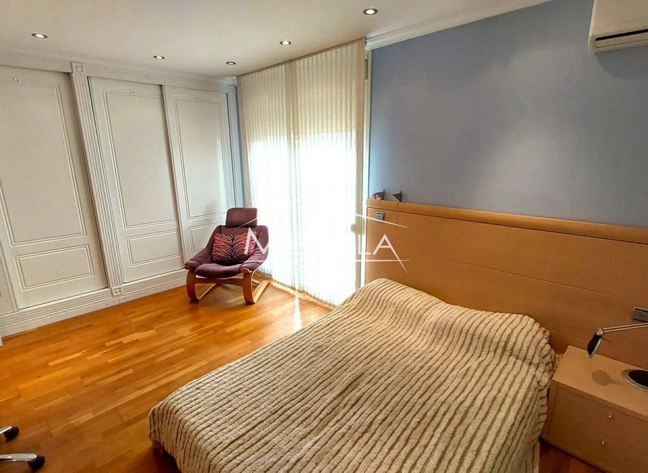 4 bedroom Villa for sale in Torrevieja with pool garage - € 750,000 (Ref: 9077425)