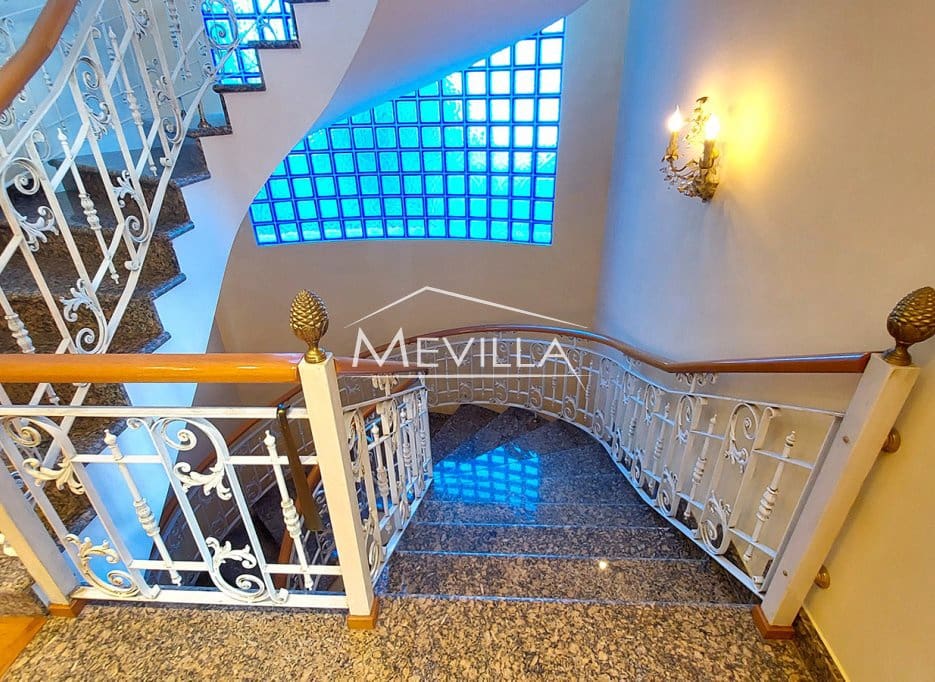 4 bedroom Villa for sale in Torrevieja with pool garage - € 750,000 (Ref: 9077425)