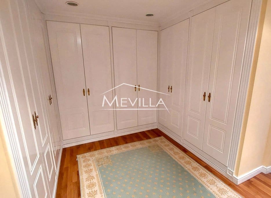 4 bedroom Villa for sale in Torrevieja with pool garage - € 750,000 (Ref: 9077425)