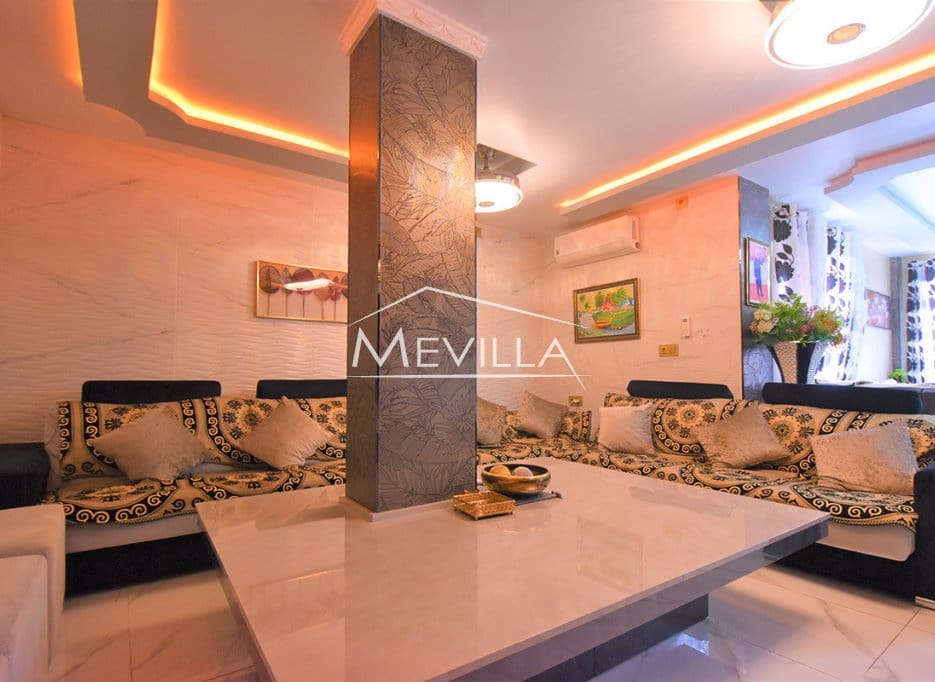 4 sypialnia Willa na sprzedaż w Los Altos z basenem garażem - 329 000 € (Ref: 9077426)