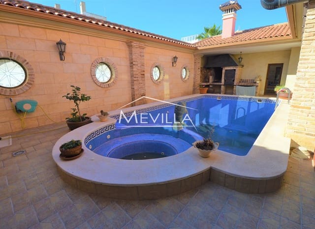 4 Zimmer Villa zu verkaufen in San Miguel de Salinas mit Pool - 990.000 € (Ref: 9077428)