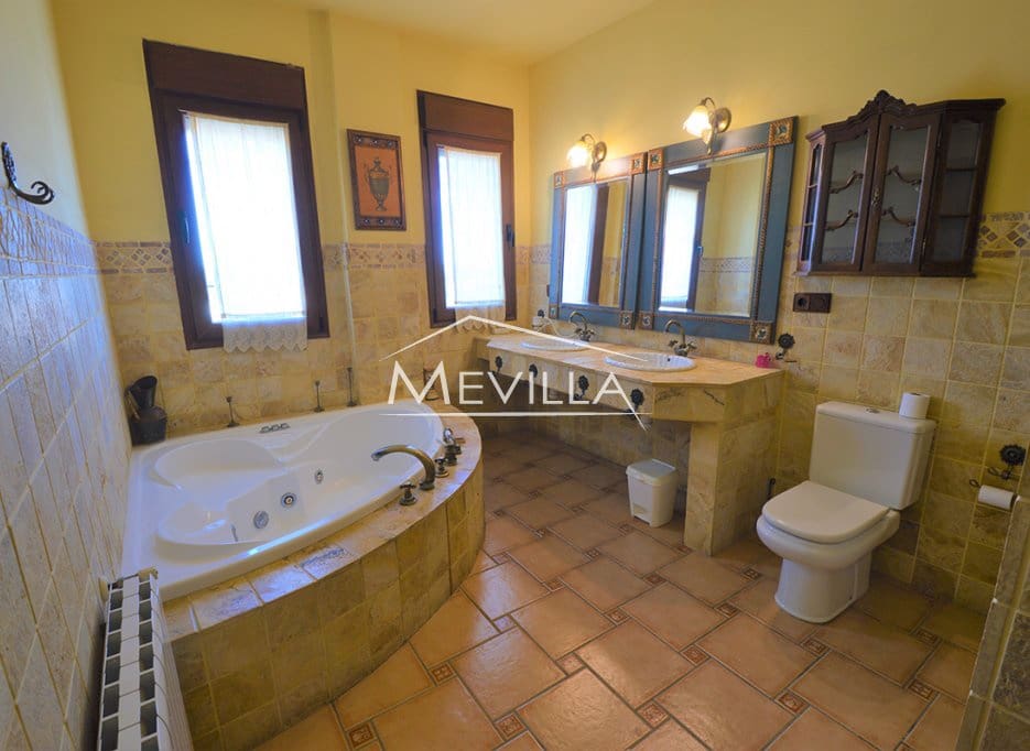 4 Zimmer Villa zu verkaufen in San Miguel de Salinas mit Pool - 990.000 € (Ref: 9077428)