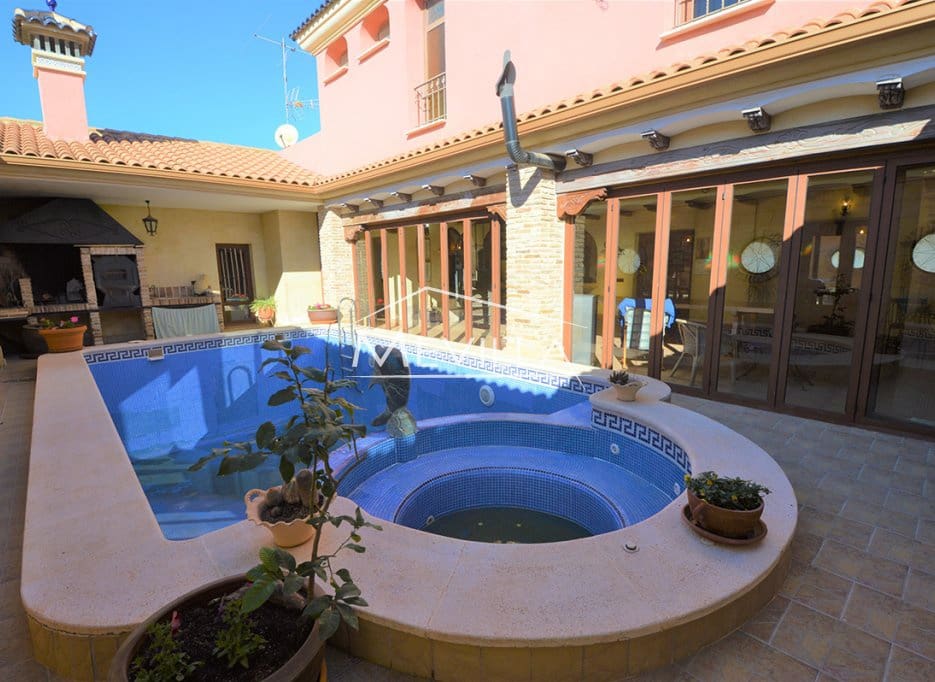 4 Zimmer Villa zu verkaufen in San Miguel de Salinas mit Pool - 990.000 € (Ref: 9077428)