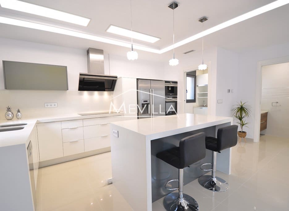 5 soveværelse Villa til salg i San Miguel de Salinas med swimmingpool garage - € 849.000 (Ref: 9077429)