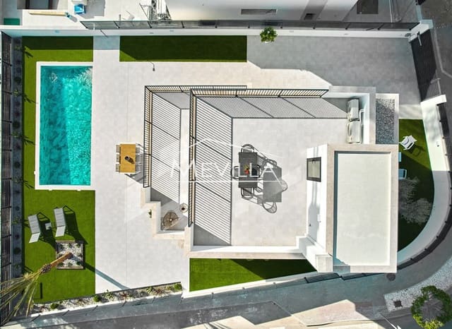 3 quarto Moradia para venda em San Miguel de Salinas com piscina garagem - 574 000 € (Ref: 9077433)