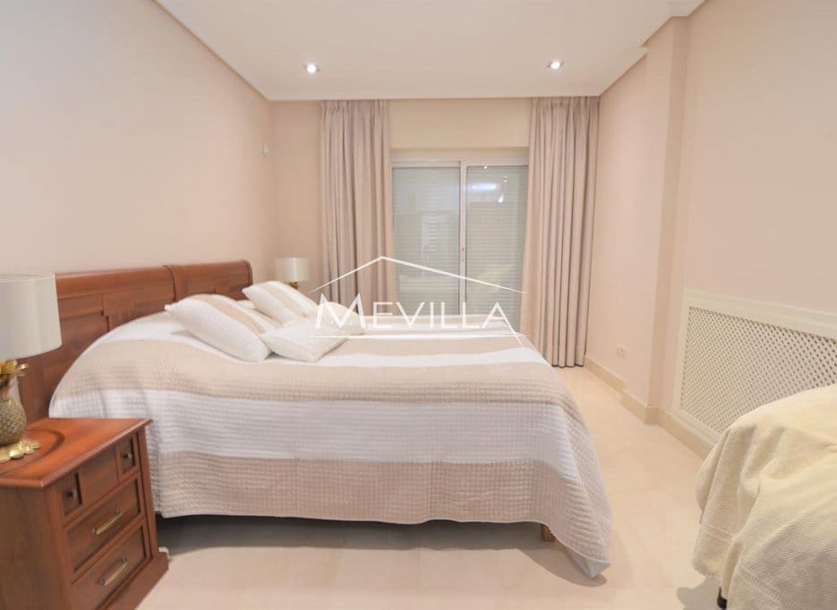 6 soveværelse Villa til salg i Torrevieja med swimmingpool garage - € 2.700.000 (Ref: 9077438)