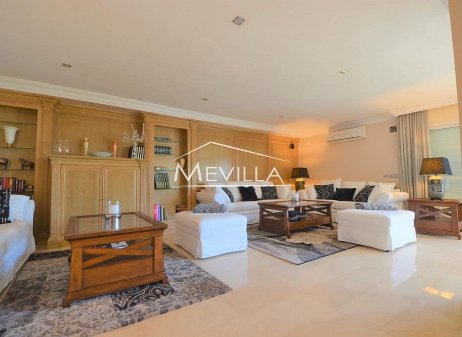 6 soveværelse Villa til salg i Torrevieja med swimmingpool garage - € 2.700.000 (Ref: 9077438)