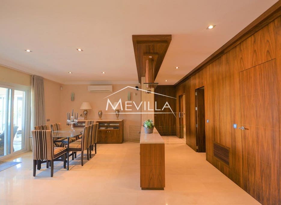 6 soveværelse Villa til salg i Torrevieja med swimmingpool garage - € 2.700.000 (Ref: 9077438)