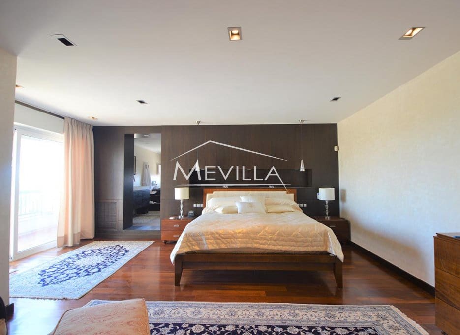 6 soveværelse Villa til salg i Torrevieja med swimmingpool garage - € 2.700.000 (Ref: 9077438)