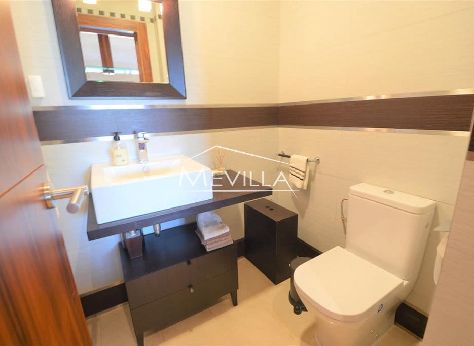 6 soveværelse Villa til salg i Torrevieja med swimmingpool garage - € 2.700.000 (Ref: 9077438)