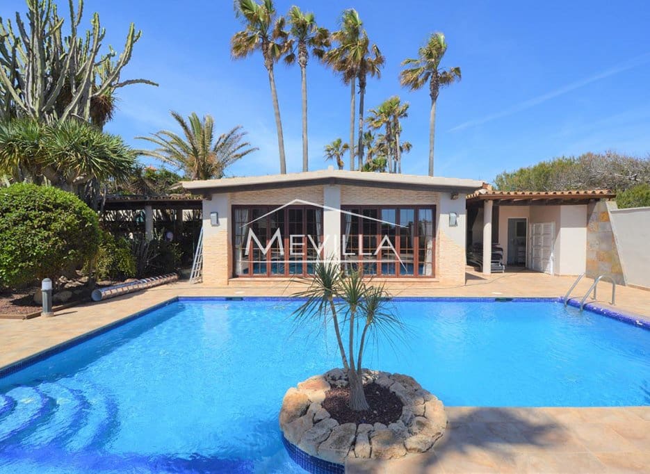 6 soveværelse Villa til salg i Torrevieja med swimmingpool garage - € 2.700.000 (Ref: 9077438)