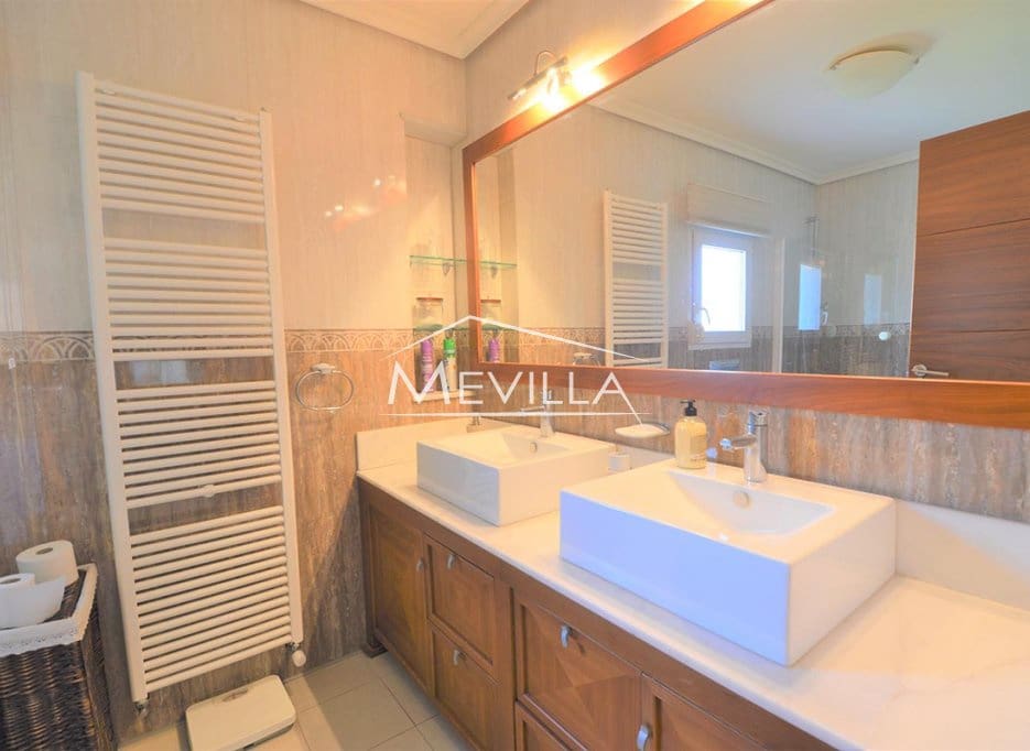 6 soveværelse Villa til salg i Torrevieja med swimmingpool garage - € 2.700.000 (Ref: 9077438)