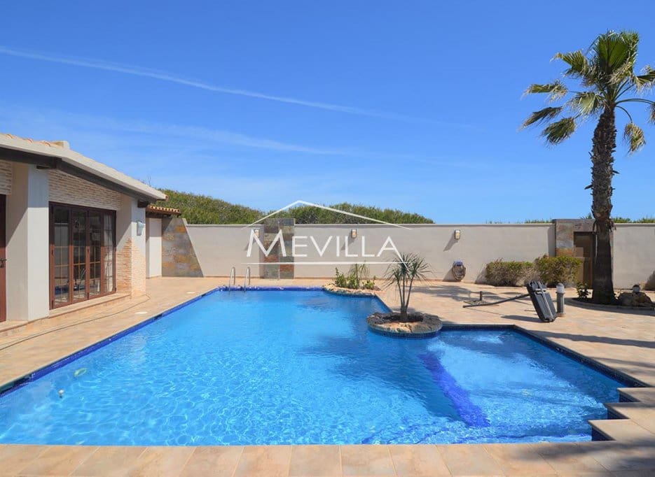 6 soveværelse Villa til salg i Torrevieja med swimmingpool garage - € 2.700.000 (Ref: 9077438)