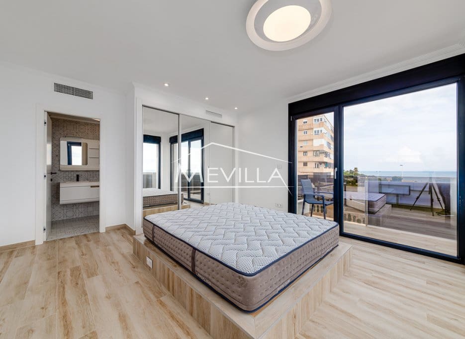 4 bedroom Villa for sale in Torrevieja with pool garage - € 990,000 (Ref: 9077449)