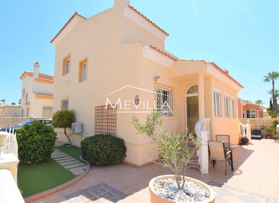 3 chambre Villa/Maison à vendre à Playa Flamenca avec piscine garage - 360 000 € (Ref: 9123878)