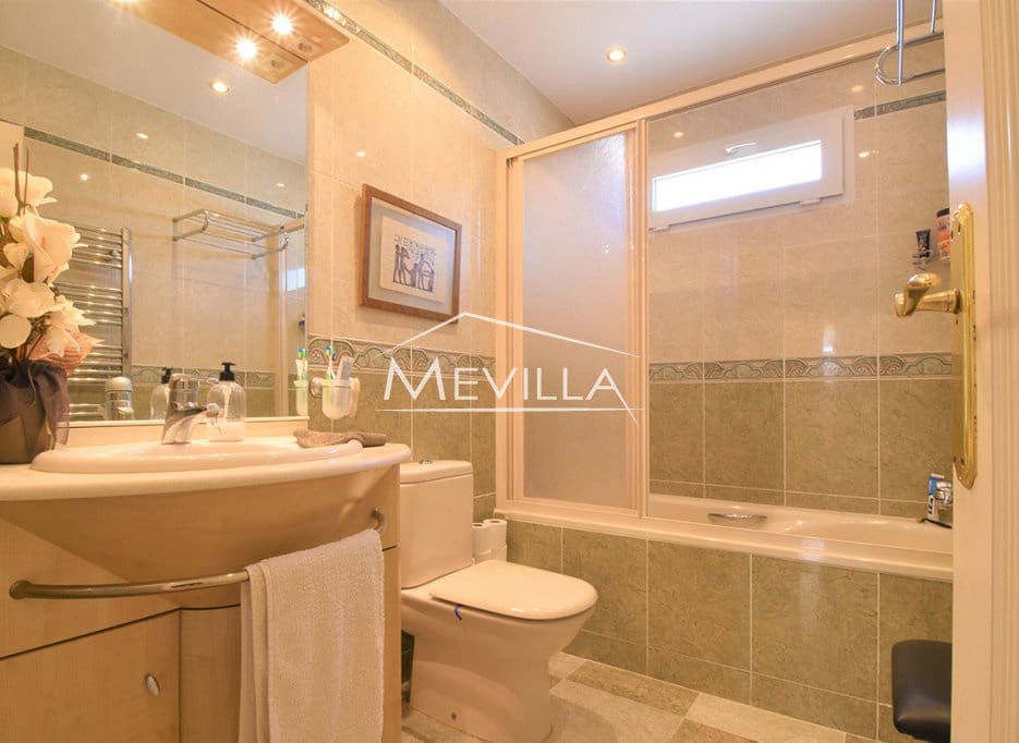 3 chambre Villa/Maison à vendre à Playa Flamenca avec piscine garage - 360 000 € (Ref: 9123878)