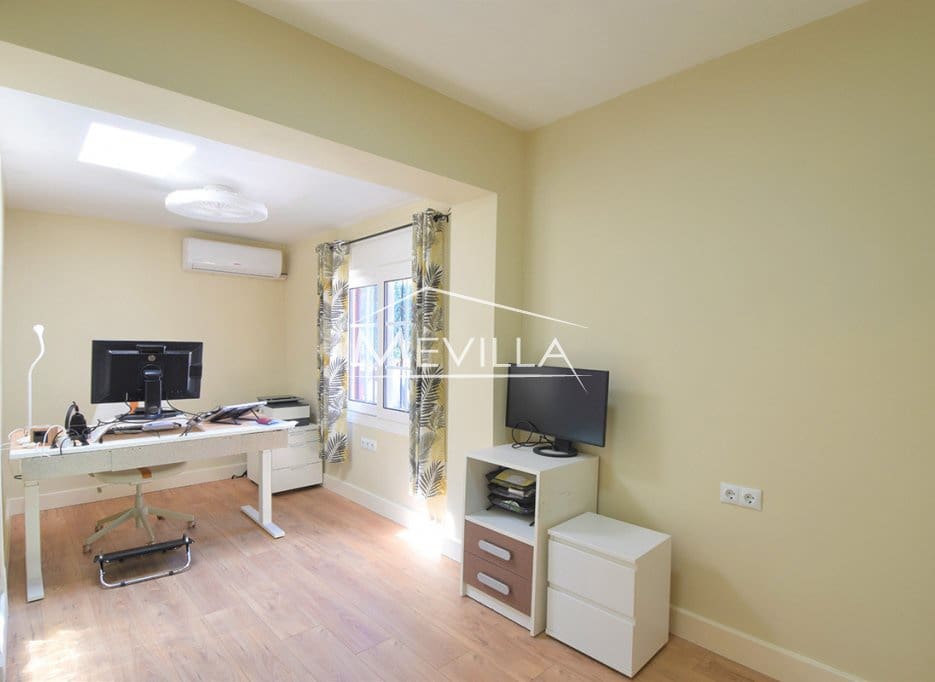 3 camera da letto Casa in vendita in Villamartin con piscina garage - 239.000 € (Rif: 9175450)